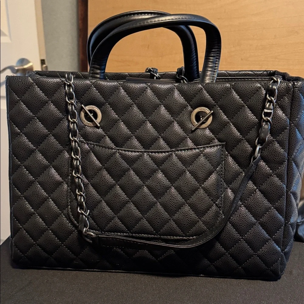 Large quilted tote bag with removable bag organizer - Picture 3 of 11